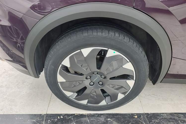 Used Lynk & Co 05 EM-P 2021 1.5TD PHEV HALO Right Rear Wheel Hub