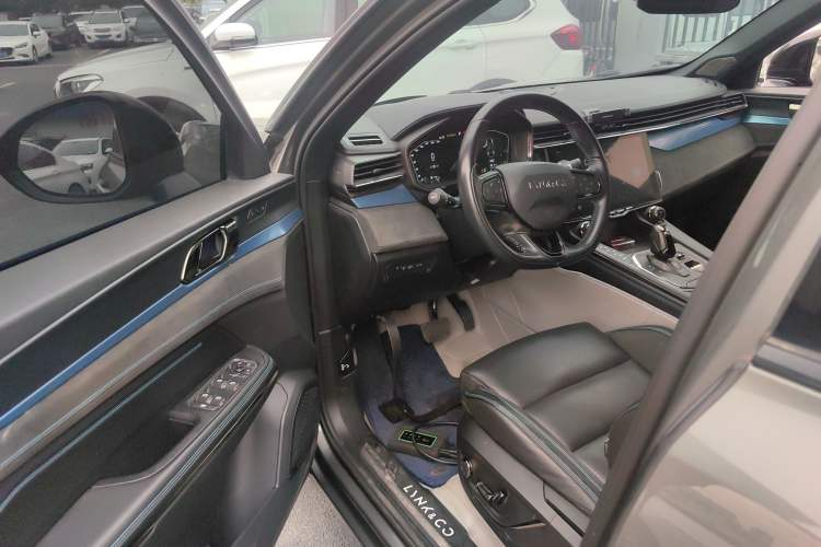 Used Lynk & Co 05 EM-P 2021 1.5TD PHEV HALO Interior 3