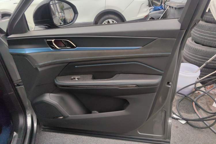 Used Lynk & Co 05 EM-P 2021 1.5TD PHEV HALO Interior 5
