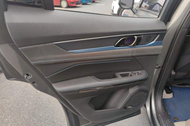 Used Lynk & Co 05 EM-P 2021 1.5TD PHEV HALO Interior 8
