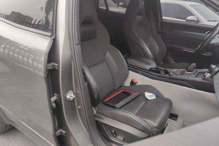 Used Lynk & Co 05 EM-P 2021 1.5TD PHEV HALO Right Front Seat