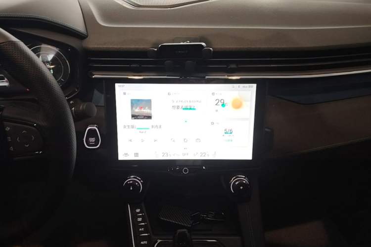 Used Lynk & Co 05 EM-P 2021 1.5TD PHEV HALO Audio And AC Panel
