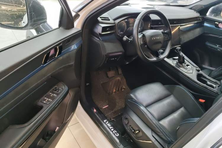 Used Lynk & Co 05 EM-P 2021 1.5TD PHEV HALO Driver Seat