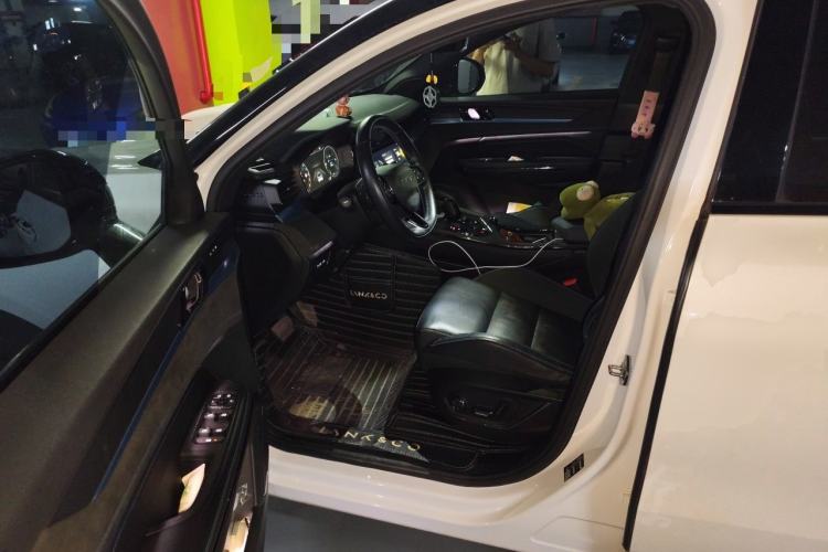 Used Lynk & Co 05 EM-P 2021 1.5TD PHEV HALO Driver Seat