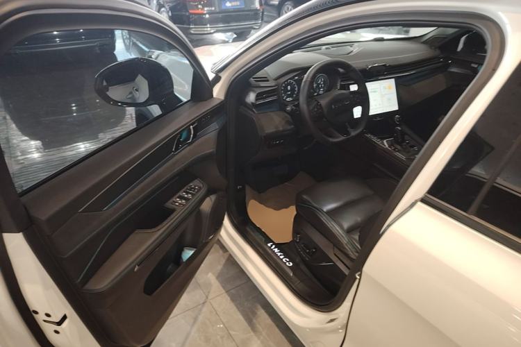 Used Lynk & Co 05 EM-P 2021 1.5TD PHEV HALO Driver Seat