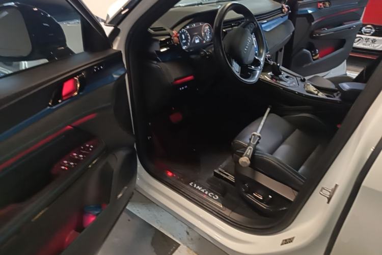 Used Lynk & Co 05 EM-P 2021 1.5TD PHEV HALO Driver Seat