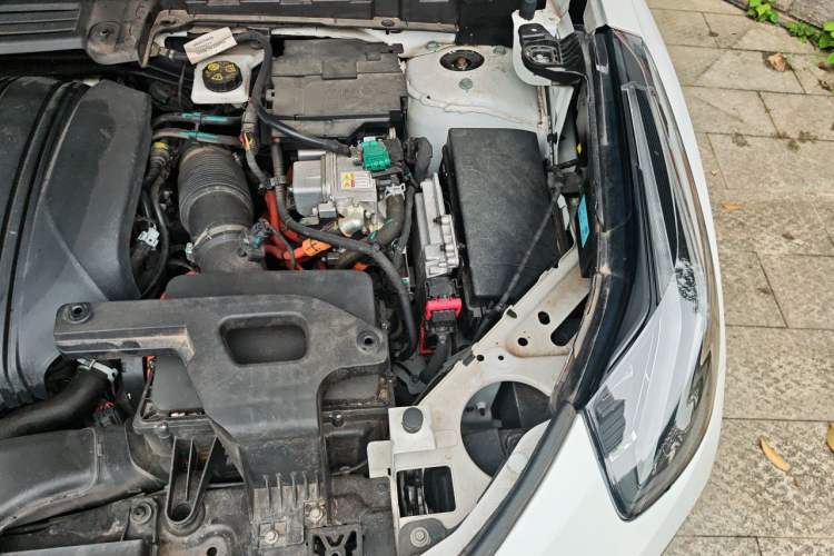 Used Lynk & Co 05 EM-P 2021 1.5TD PHEV HALO Engine Bay Left