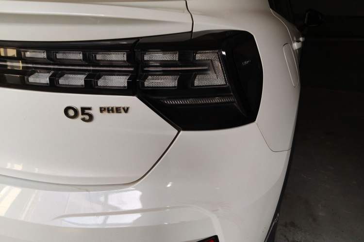 Used Lynk & Co 05 EM-P 2021 1.5TD PHEV HALO Exterior 3