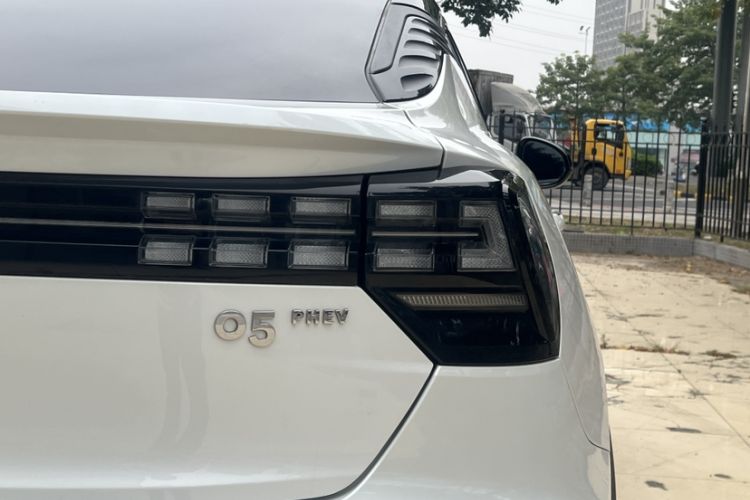 Used Lynk & Co 05 EM-P 2021 1.5TD PHEV HALO Exterior 9