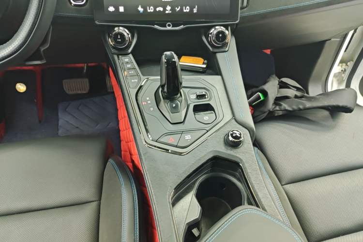 Used Lynk & Co 05 EM-P 2021 1.5TD PHEV HALO Gear Lever
