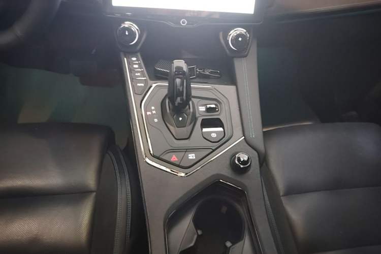 Used Lynk & Co 05 EM-P 2021 1.5TD PHEV HALO Gear Lever