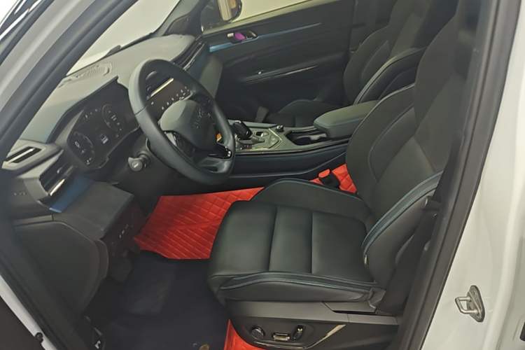 Used Lynk & Co 05 EM-P 2021 1.5TD PHEV HALO Left Front Seat