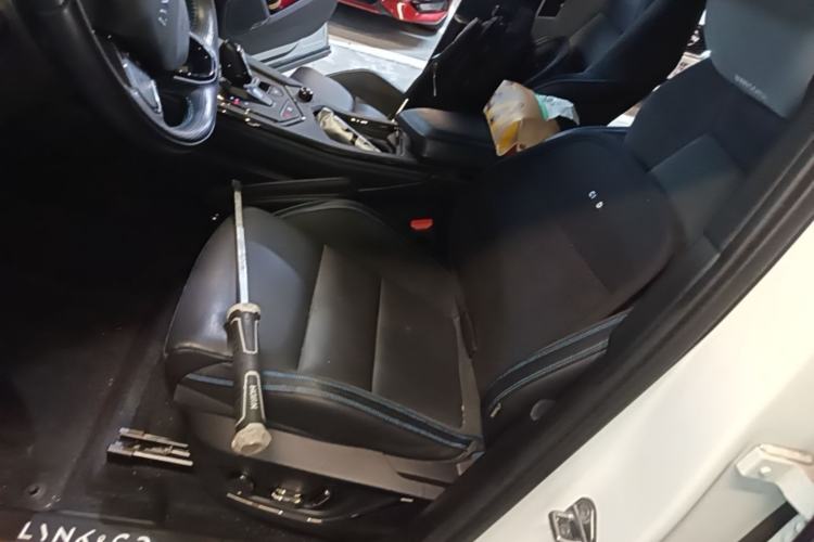 Used Lynk & Co 05 EM-P 2021 1.5TD PHEV HALO Left Front Seat