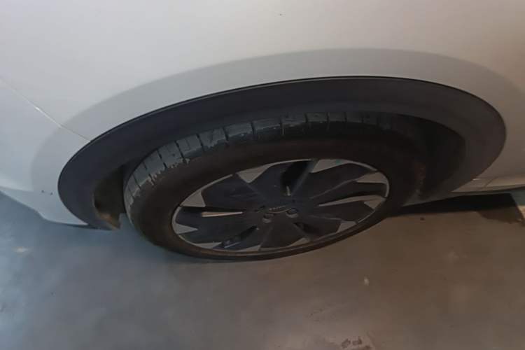 Used Lynk & Co 05 EM-P 2021 1.5TD PHEV HALO Left Front Wheel Hub