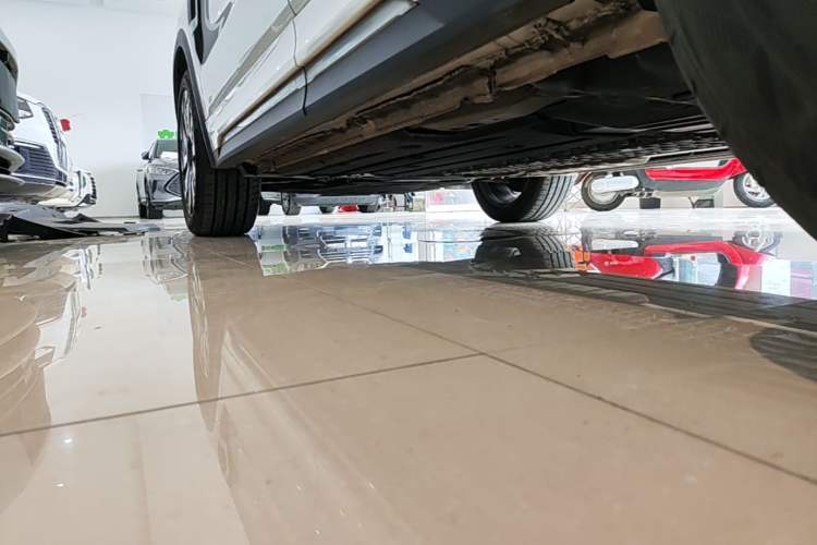 Used Lynk & Co 05 EM-P 2021 1.5TD PHEV HALO Left Side Sill