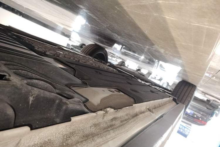 Used Lynk & Co 05 EM-P 2021 1.5TD PHEV HALO Left Side Sill