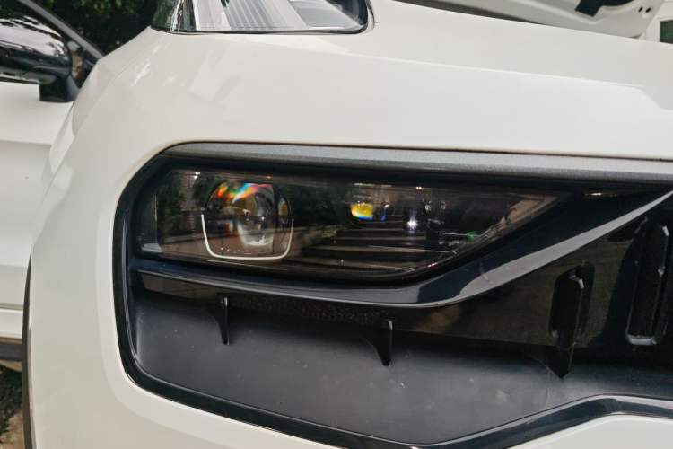 Used Lynk & Co 05 EM-P 2021 1.5TD PHEV HALO Right Front Headlight