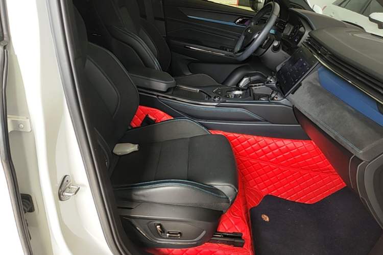 Used Lynk & Co 05 EM-P 2021 1.5TD PHEV HALO Right Front Seat
