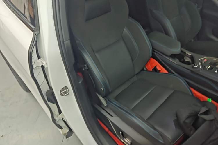Used Lynk & Co 05 EM-P 2021 1.5TD PHEV HALO Right Front Seat