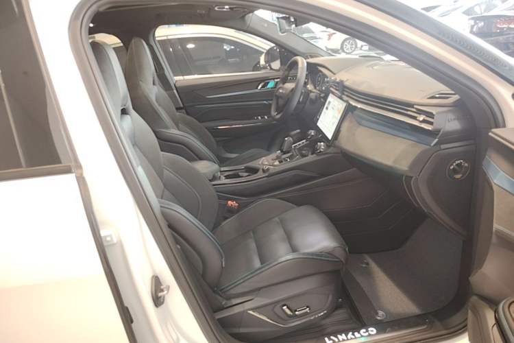 Used Lynk & Co 05 EM-P 2021 1.5TD PHEV HALO Right Front Seat