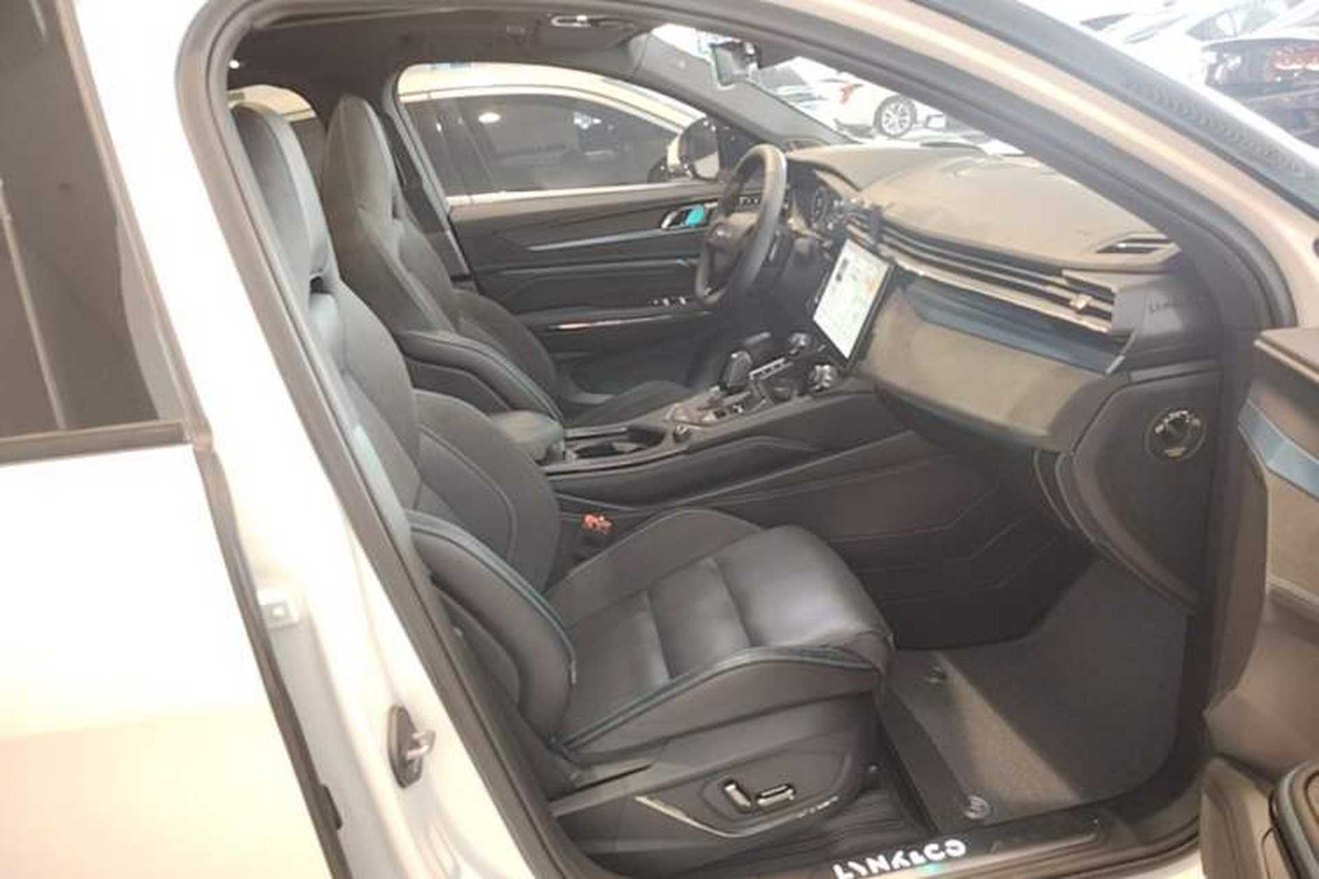 Used Lynk & Co 05 EM-P 2021 1.5TD PHEV HALO Right Front Seat
