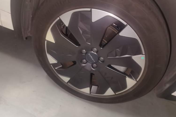 Used Lynk & Co 05 EM-P 2021 1.5TD PHEV HALO Right Front Wheel Hub