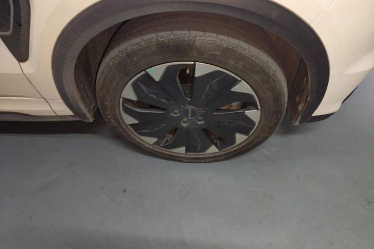 Used Lynk & Co 05 EM-P 2021 1.5TD PHEV HALO Right Front Wheel Hub