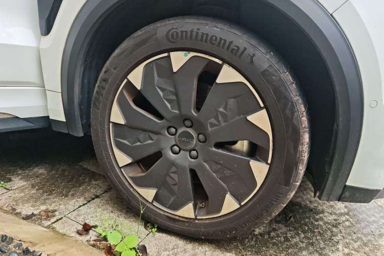 Used Lynk & Co 05 EM-P 2021 1.5TD PHEV HALO Right Front Wheel Hub