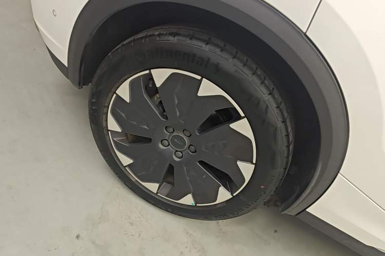 Used Lynk & Co 05 EM-P 2021 1.5TD PHEV HALO Right Rear Wheel Hub