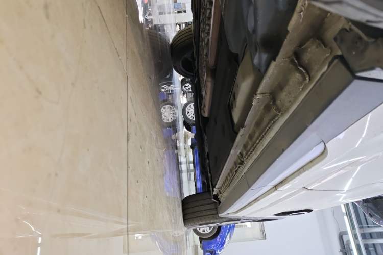 Used Lynk & Co 05 EM-P 2021 1.5TD PHEV HALO Right Side Sill
