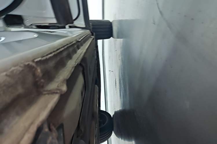 Used Lynk & Co 05 EM-P 2021 1.5TD PHEV HALO Right Side Sill