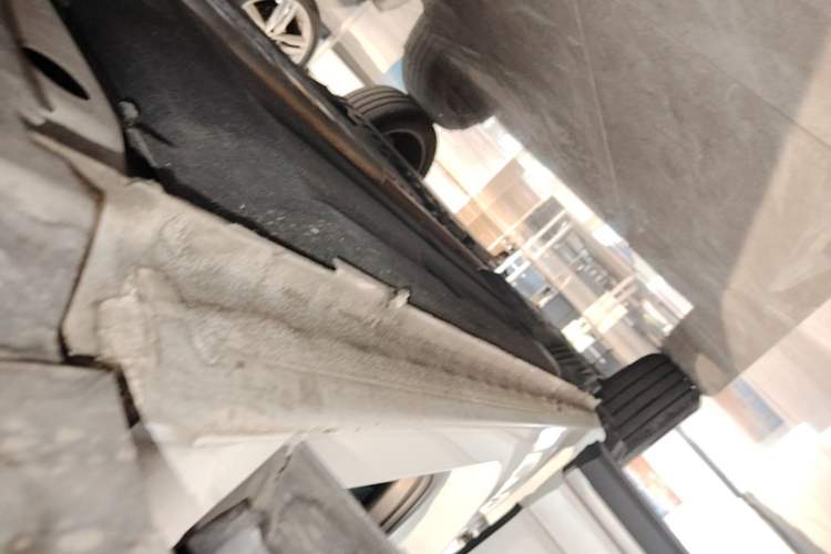 Used Lynk & Co 05 EM-P 2021 1.5TD PHEV HALO Right Side Sill