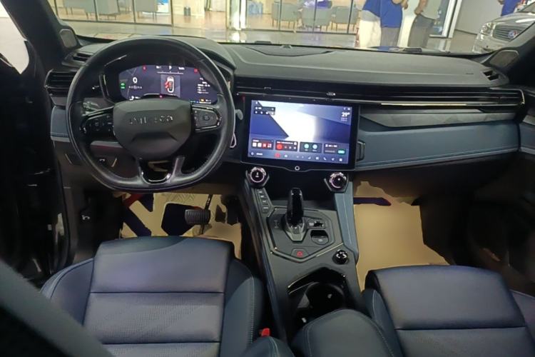 Used Lynk & Co 05 EM-P 2023 1.5TD EM-P Center Console