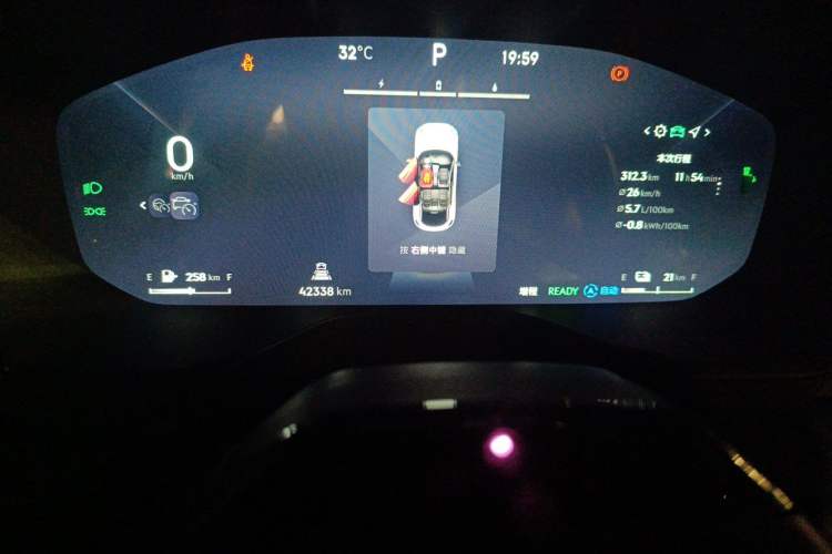 Used Lynk & Co 05 EM-P 2023 1.5TD EM-P Odometer Close Up