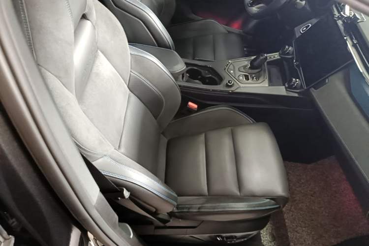 Used Lynk & Co 05 EM-P 2023 1.5TD EM-P Right Front Seat