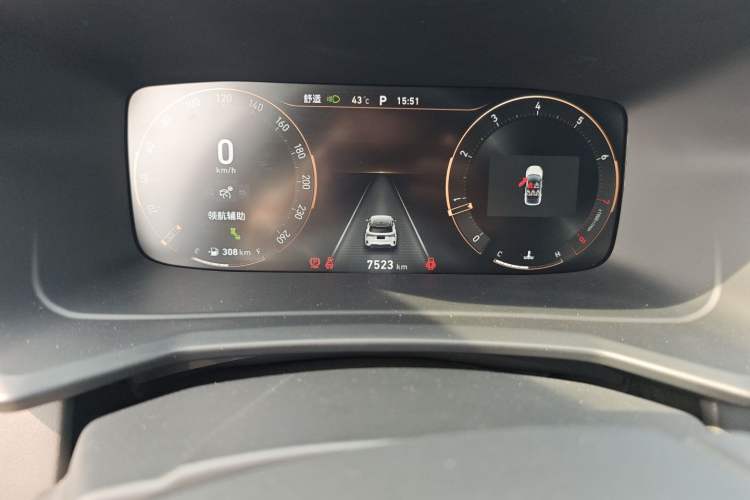 Used Lynk & Co 06 2023 Remix 1.5T Dynamic Halo Odometer Close Up