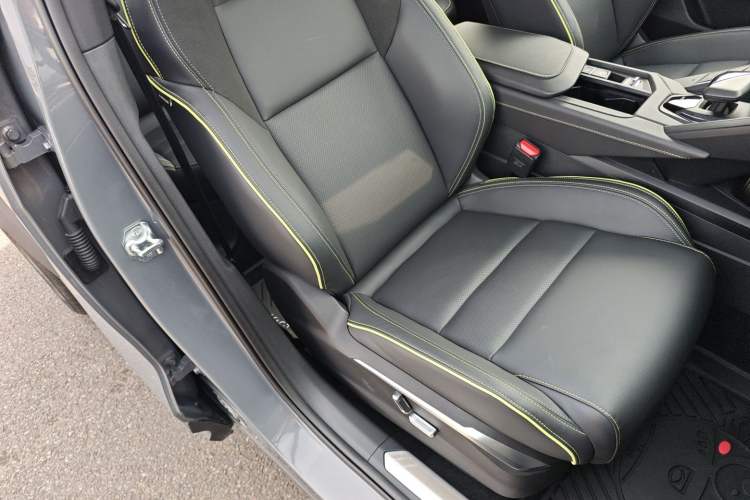 Used Lynk & Co 06 2023 Remix 1.5T Dynamic Halo Right Front Seat