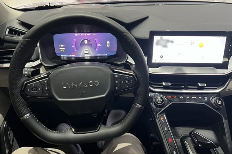 Used Lynk & Co 06 2021 1.5T Shero Pink Special Edition Interior 2