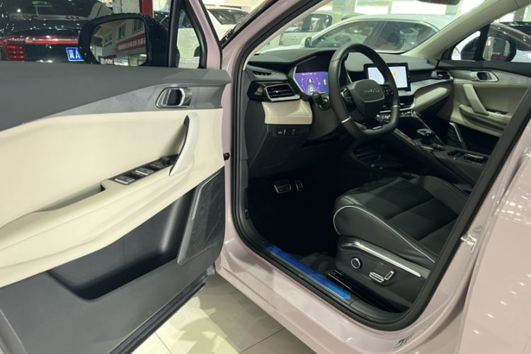 Used Lynk & Co 06 2021 1.5T Shero Pink Special Edition Interior 3