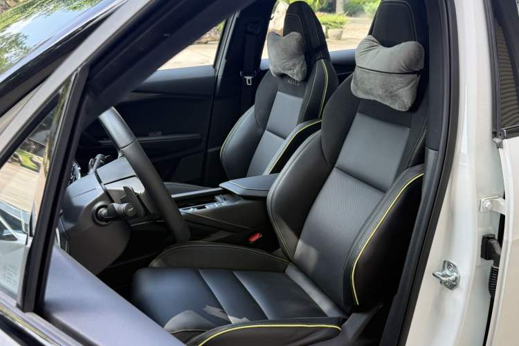 Used Lynk & Co 06 2023 Remix 1.5T Dynamic Halo Interior 3