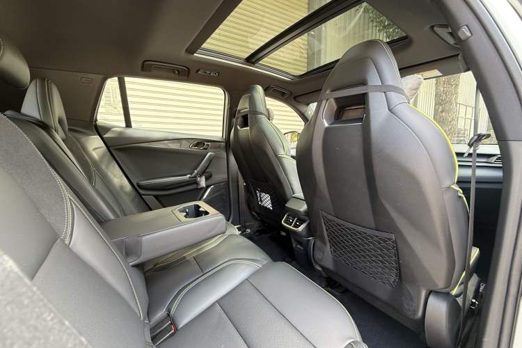 Used Lynk & Co 06 2023 Remix 1.5T Dynamic Halo Interior 4
