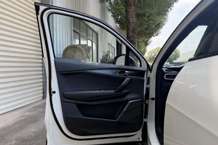 Used Lynk & Co 06 2023 Remix 1.5T Dynamic Halo Interior 5