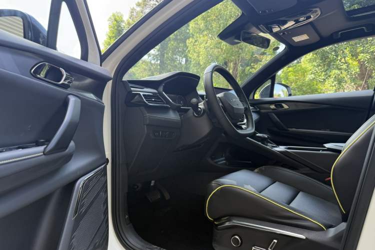 Used Lynk & Co 06 2023 Remix 1.5T Dynamic Halo Interior 9