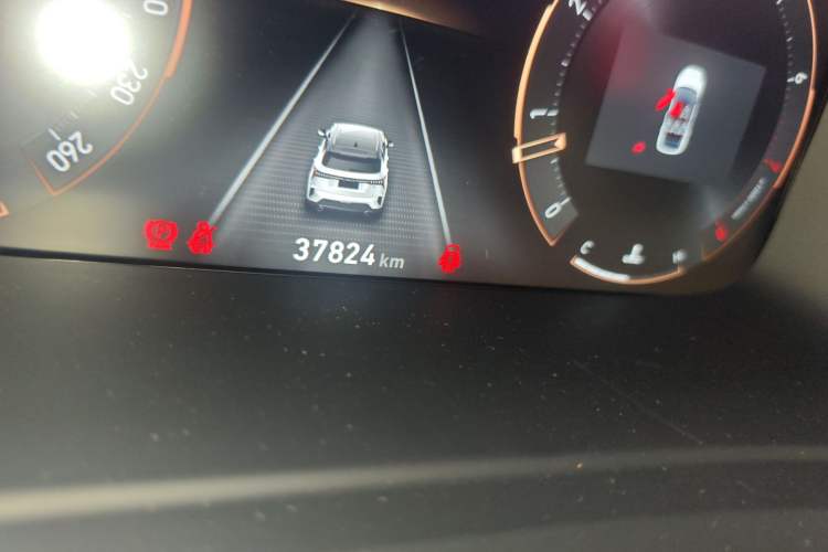 Used Lynk & Co 06 2023 Remix 1.5T Dynamic Halo Odometer Close Up