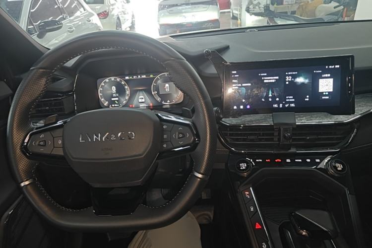 Used Lynk & Co 06 2020 1.5T JinPro model Center Console