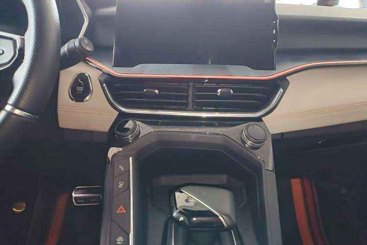 Used Lynk & Co 06 2020 1.5T YAO Halo Audio And AC Panel