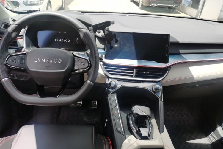 Used Lynk & Co 06 2020 1.5T YAO Halo Center Console