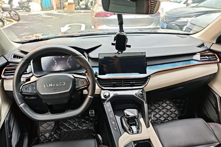 Used Lynk & Co 06 2020 1.5T YAO Halo Center Console
