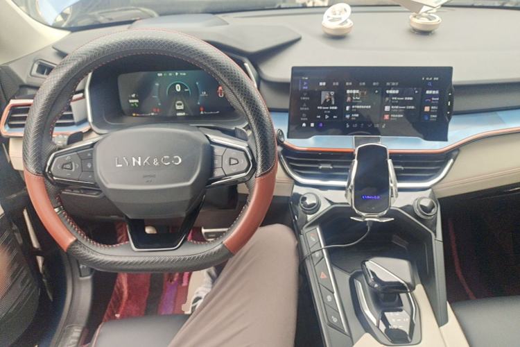 Used Lynk & Co 06 2020 1.5T YAO Halo Center Console