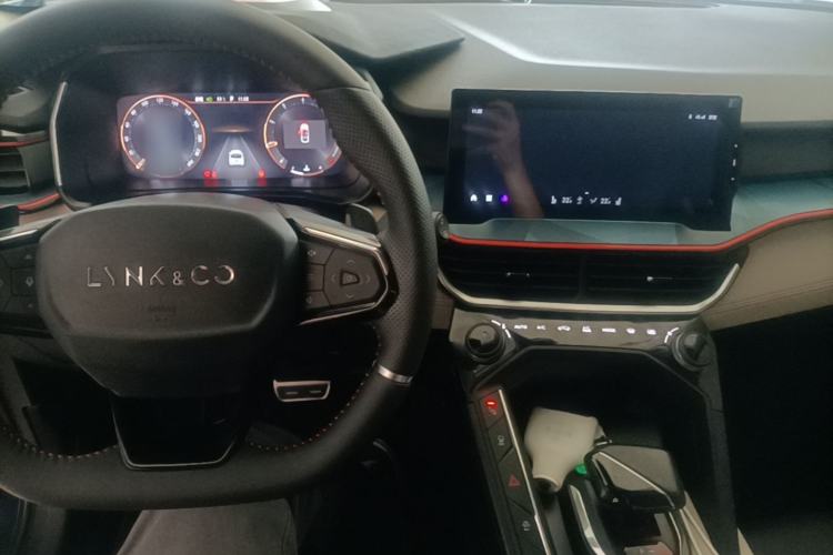 Used Lynk & Co 06 2020 1.5T YAO Halo Center Console